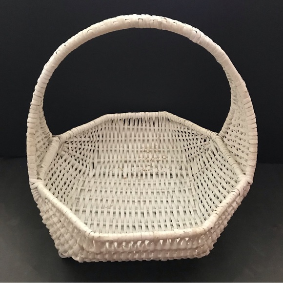 Large white pentagon shape rattan basket - Picture 3 of 6